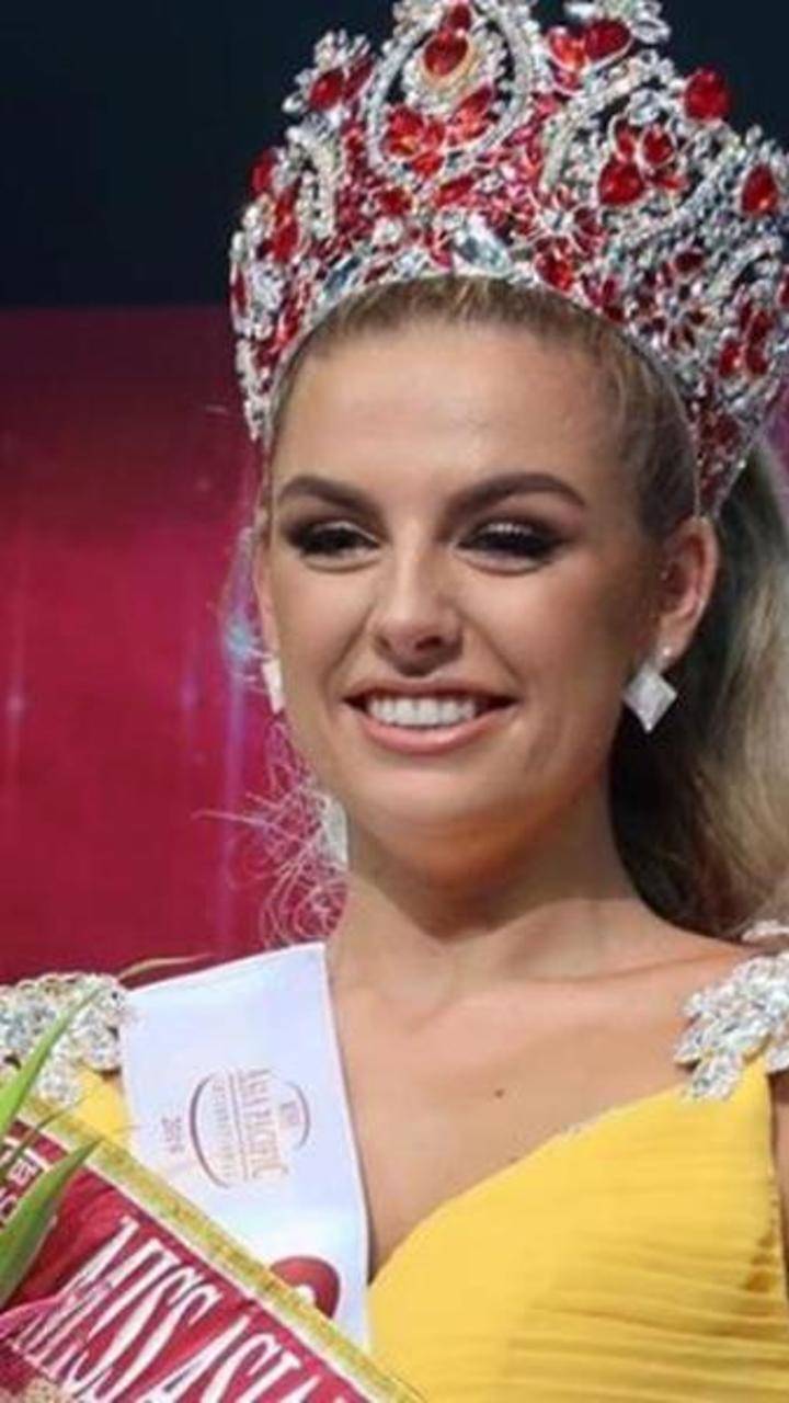 Alejandra Díaz de León crowned Miss Globe 2019