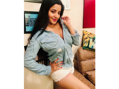 Bhojpuri star Monalisa shows how to ace denim-on-denim look!