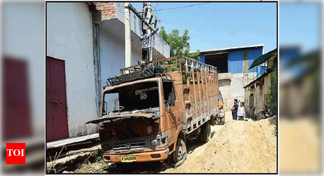 Driver sustains 40% burns as truck hits transformer | Jaipur News ...