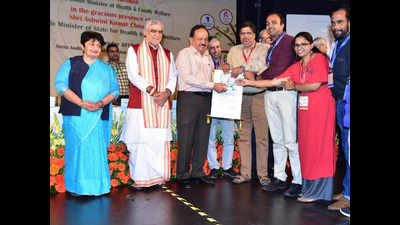 Beach hospital representatives receive Kayakalp award from Union health minister