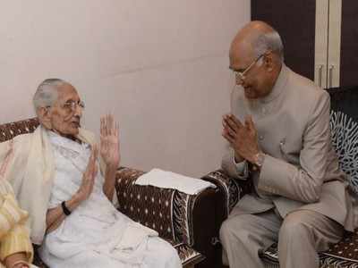 President Ram Nath Kovind meets PM's mother in Gujarat