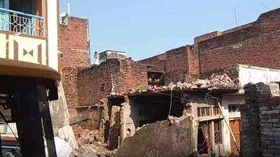 Uttar Pradesh: Cylinder blast leads to building collapse in Mau