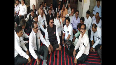 Aligarh lawyers sit on dharna to demand withdrawal of FIR against advocates
