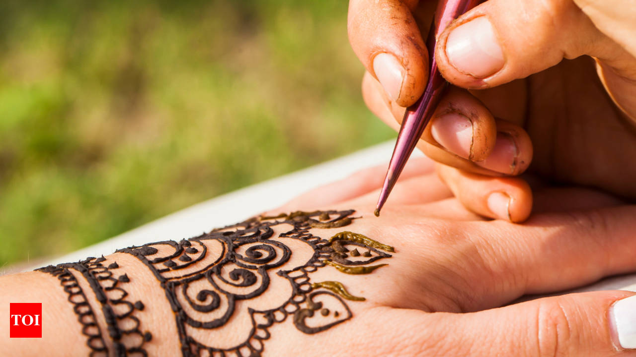 Best Mehndi Artists in India with price - Fabweddings.in