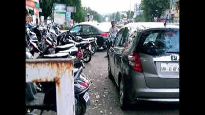Pune: Double parking and wrong-side driving spark traffic snarls in Pashan-Sus area