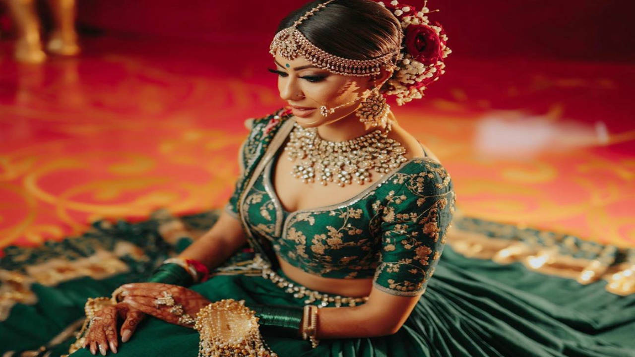 This Sabyasachi Bride Opted For A Green 'Lehenga' And Royal Jewellery For  Her D-Day | Bridal makeup artist, Makeup artist course, Best bridal makeup