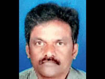 Mumbai: Idli vendor falls off train, saved by alert motorman | Mumbai ...