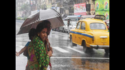 Retreating monsoon drenches Kolkata pockets