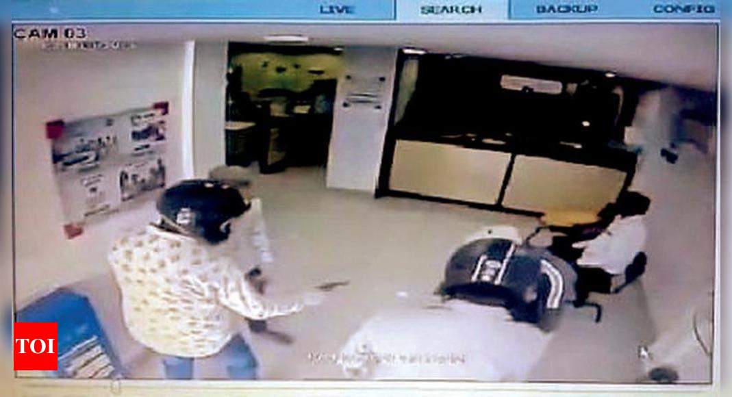 UP: Armed Robbers Take Bank Staff Hostage, Loot Rs 13 Lakh | Lucknow ...