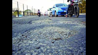 November 15 deadline for PWD to fill potholes across UP, audit of tenders for past two years