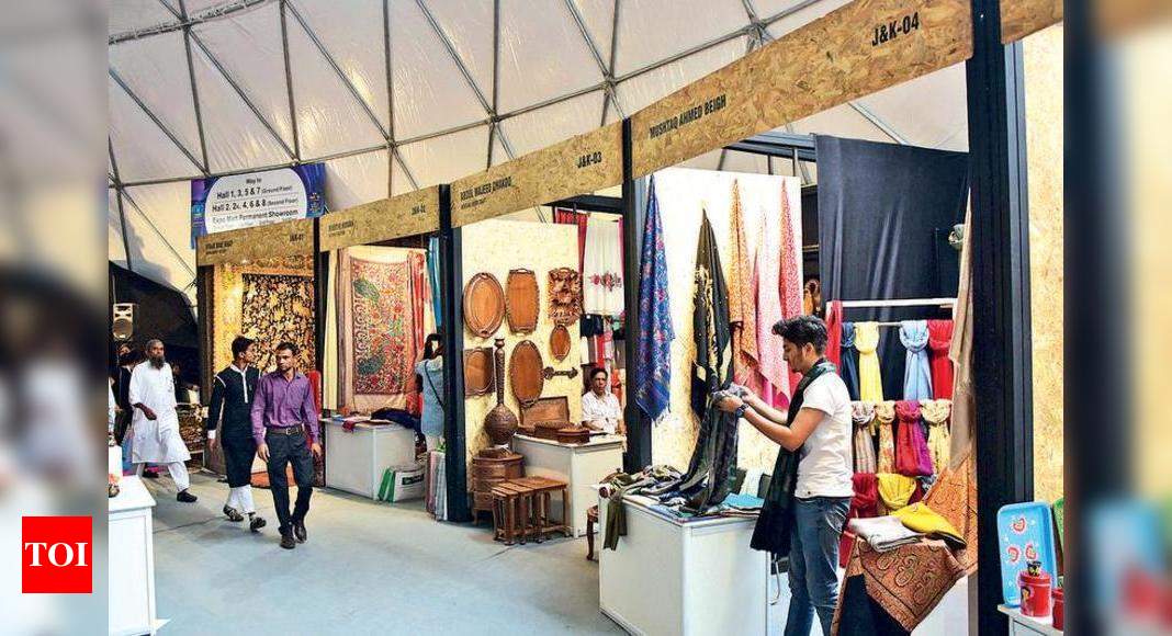 Handicraft fair sees low turnout, policies blamed | Noida News - Times ...