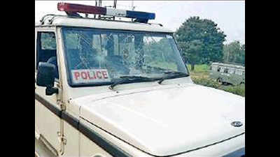Nine cops injured in mob attack in West Bengal