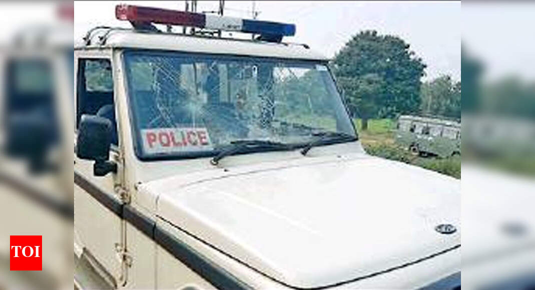 Nine cops injured in mob attack in West Bengal | Kolkata News - Times ...