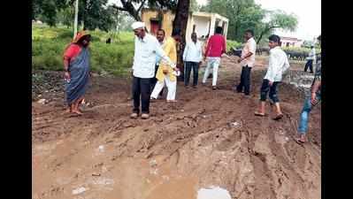 Pune: Voters from rural, flood-hit areas rush to speak out