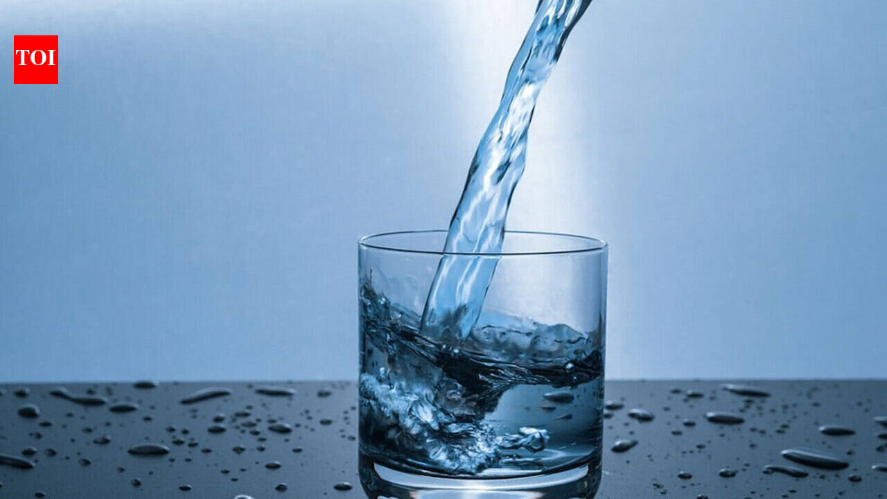 Does drinking 8 glasses of water daily really help?