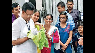 Kolkata: Mayor-on-call saves life of Birbhum newborn