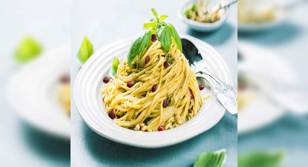 Cranberry Pesto Spaghetti with Basil Recipe: How to Make Cranberry Pesto Spaghetti with Basil Recipe