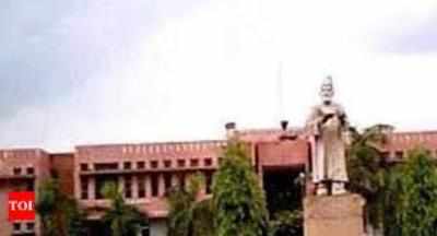 Varsity administration is curtailing our democratic rights: Jamia students