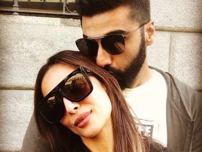 Here's what Ranveer Singh, Kriti Sanon, and other B-town celebs have to say about Arjun Kapoor's birthday kiss for Malaika Arora