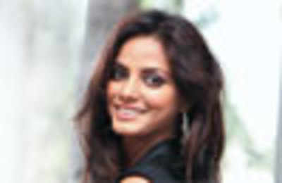 Neetu Chandra wants to excel in Tamil