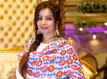 Rabi Pirzada’s pictures