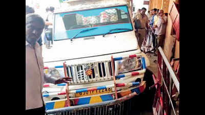 Drunk driver kills woman, 8 injured in Gujarat