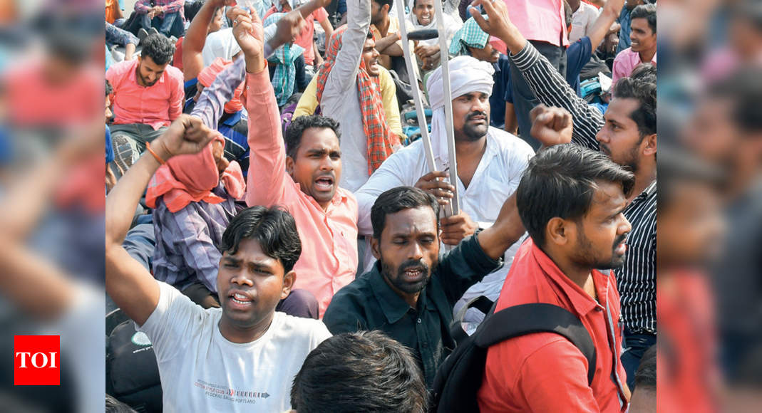 Delhi: Traffic a mess for second day as differently abled continue sit ...