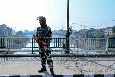 Kashmir: Normal life continues to be hit for 82nd day, Jamia Masjid remains closed