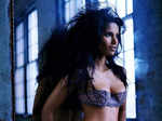 Bikini-clad Padma Lakshmi turns up the heat in cyberspace