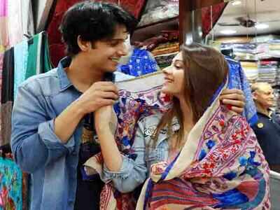 Hiba Nawab, Nikhil Khurana go Diwali shopping in the bylanes of Jaipur