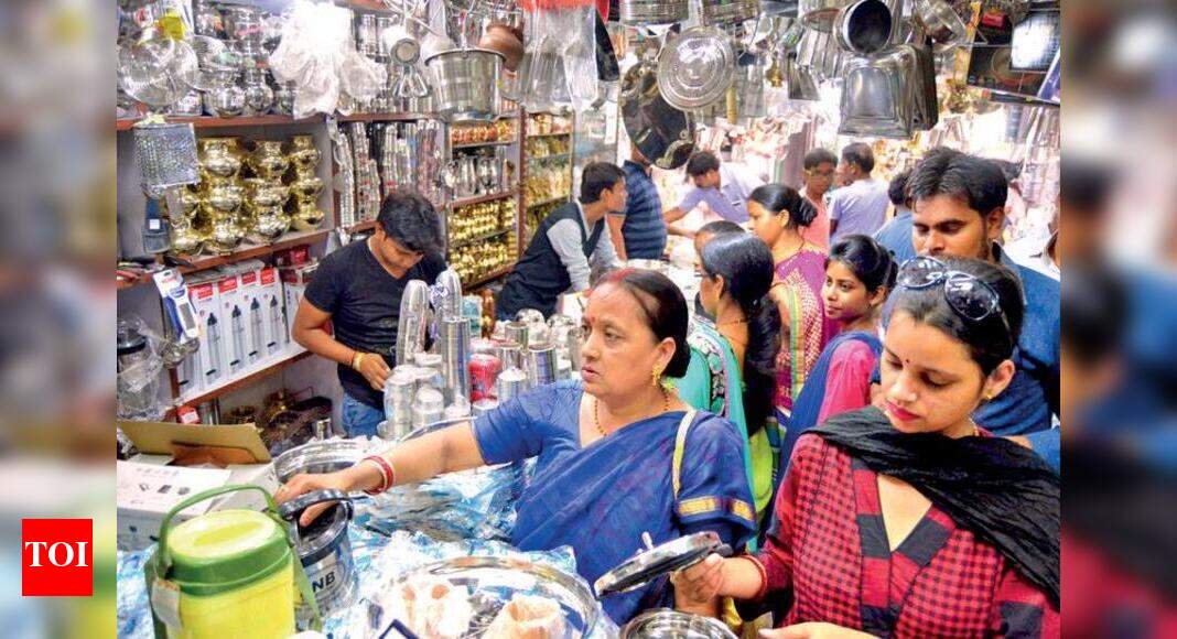 Kanpur markets crowded, huge rush at jewellery shops Kanpur News