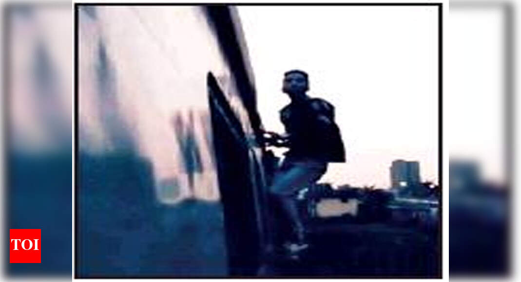 One held, minor detained for TikTok stunt on moving train in Mumbai ...