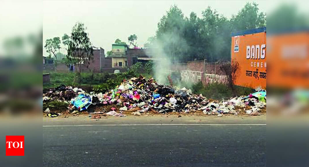 District administration turns blind eye as civic bodies dump & burn
