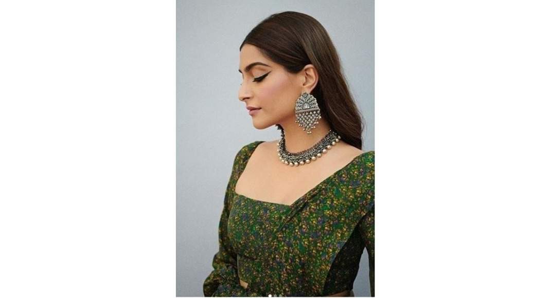 Buy Gold Plated Kundan Chandbali Heavy Earrings for Women Online at  Silvermerc | SBE10MR_491 – Silvermerc Designs