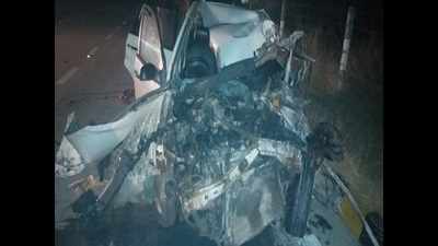 Two killed and 3 injured in road accident on Yamuna expressway