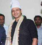 Vivek Oberoi visits Mahim Darga