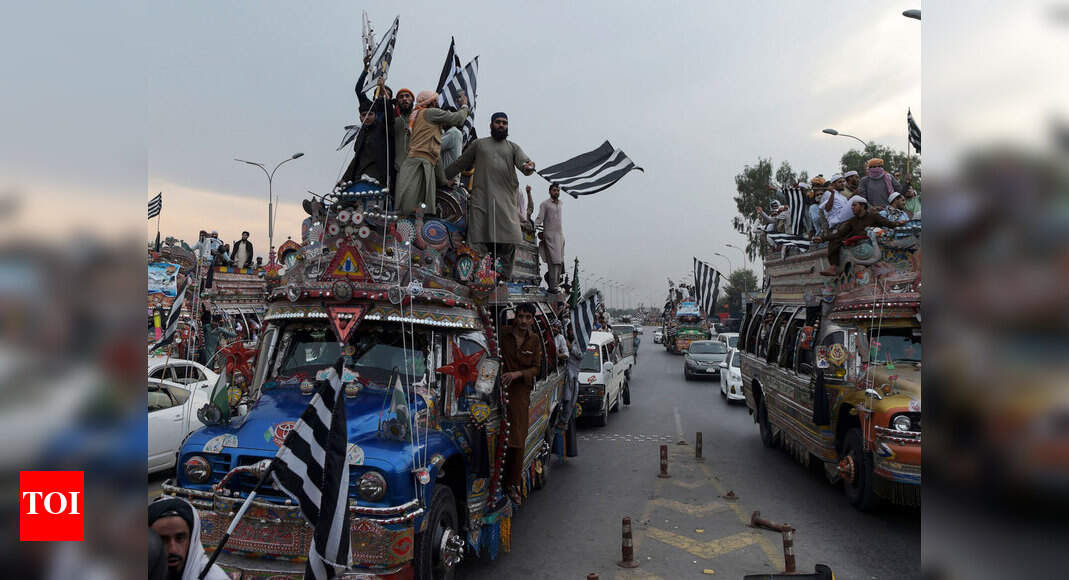 Imran Khan: Protesters led by influential cleric gather in Islamabad ...