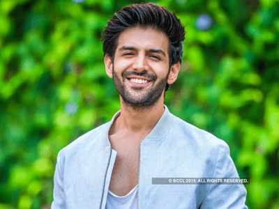 Kartik Aaryan shares a new poster of 'Pati Patni Aur Woh'; introduces fans  to the world of Chintu Tyagi | Hindi Movie News - Times of India