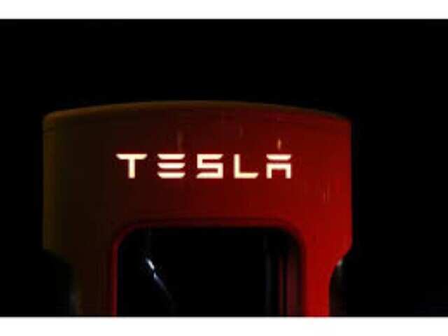 Tesla under scrutiny over software, battery problems