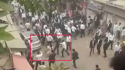 Clash breaks out between lawyers and cops at Delhi's Tis Hazari court