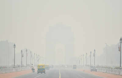 Delhi pollution: Air Quality Index at 625, 32 flights diverted, schools closed