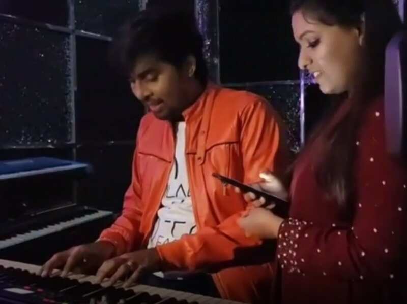 Ralfin Stephen Sa Re Ga Ma Pa Keralam S Ashima Manoj Jams With Ralfin Stephen On The Sets Of The Show See Video Times Of India