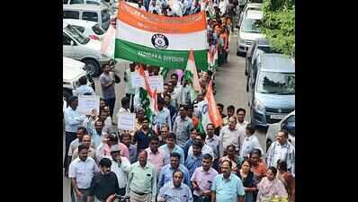 Redevelopment of rly colonies opposed | Vadodara News - Times of India