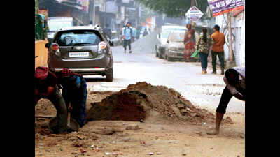 Lucknow: Poor roads still a worry; water sprinkling plan fails to take off