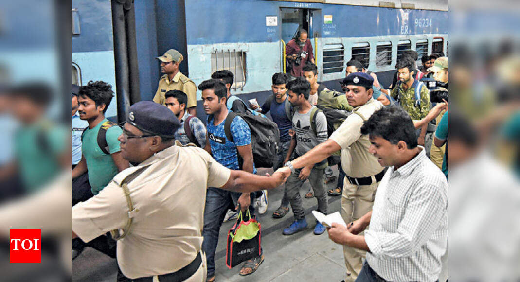 Kolkata cop escort, buses at station for 138 Jammu & Kashmir migrant