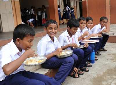 Govt mulls ban on advertising unhealthy food in & around schools