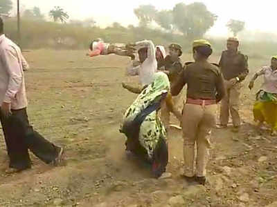 Another Farmer Pours Petrol On Govt Officer-Telugu Crime News Roundup Today-11/06