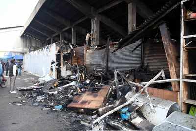 10 shops gutted in Srinagar market