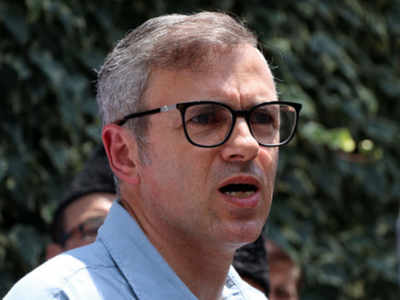 Jammu and Kashmir government sends eviction notices to Omar Abdullah , Mehbooba Mufti over official bungalows