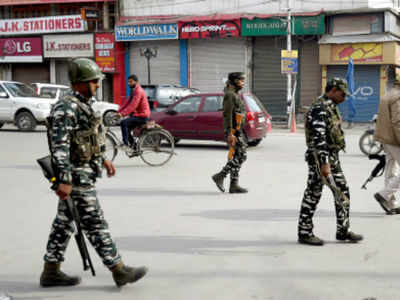 Centre plans to relax curbs, restart SMSs in Kashmir